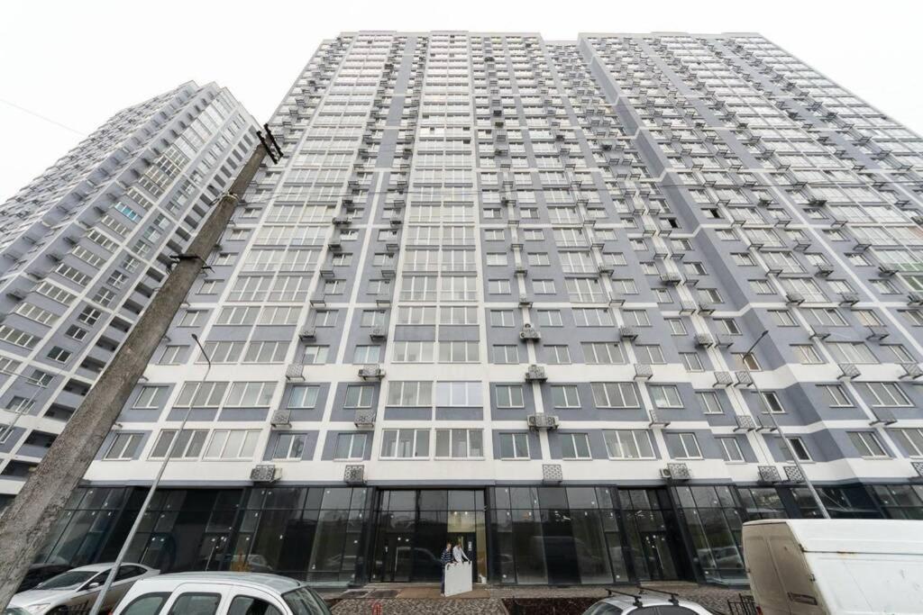 Современные апартаменты метро Харьковская Киев Экстерьер фото